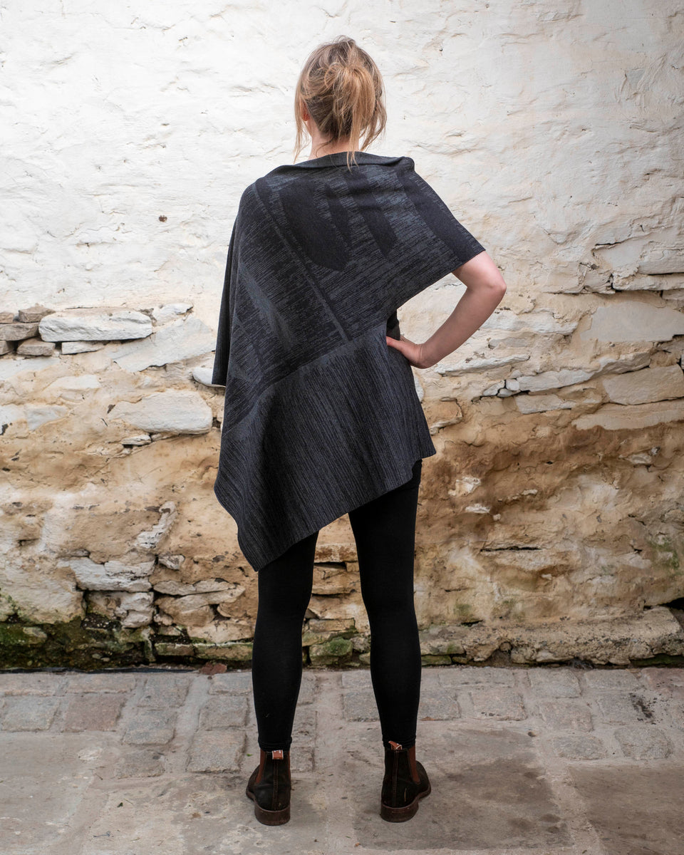 inklines long squint cape