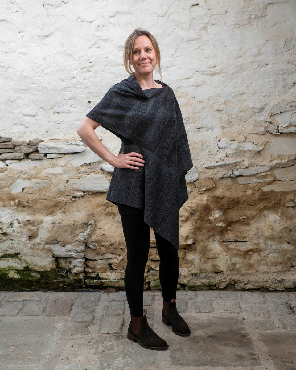 inklines long squint cape